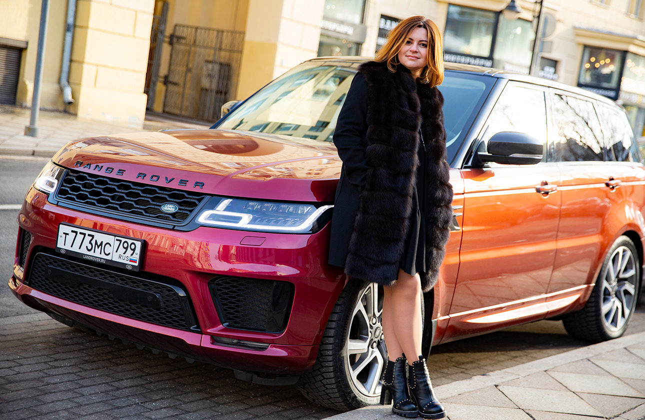 Руководитель Private Banking Банка Открытие Алина Назарова и Range Rover Sport