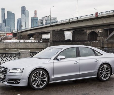 Авто с Яном Коомансом: тест-драйв Audi S8 Plus