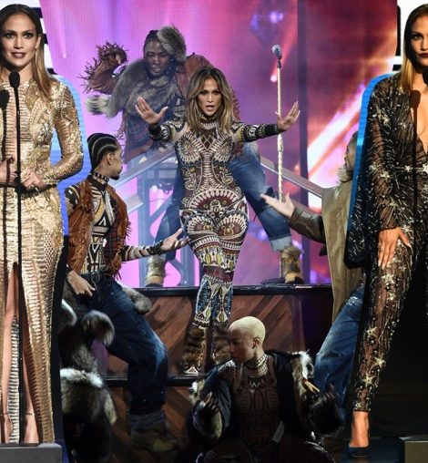 Star Look: Дженнифер Лопес и другие гости премии American Music Awards 2015