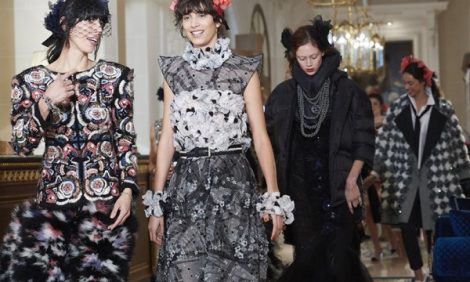 Style Notes: дебют Лили-Роуз Депп на показе Chanel Métiers d’Art