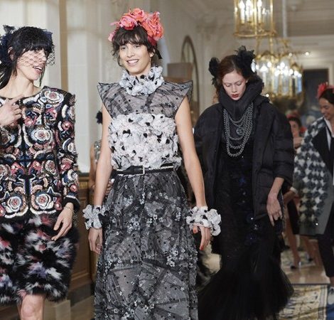 Style Notes: дебют Лили-Роуз Депп на показе Chanel Métiers d’Art