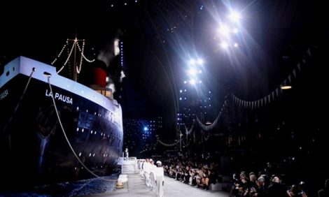 Voyage-Voyage: в Париже прошел показ Chanel Cruise