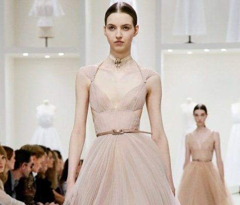 Шкалят датчики: показ Dior Couture на Неделе высокой моды в Париже