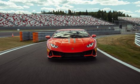 Авто с Яном Коомансом: Lamborghini Huracan Evo — динамичный старт на трассе Moscow Raceway