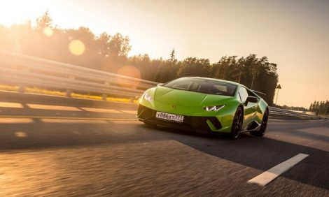 Авто с Яном Коомансом: за рулем Lamborghini Huracan Performante на дороге и на треке