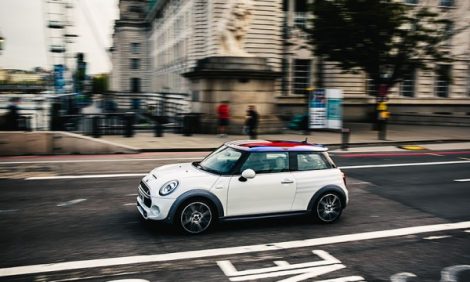 Just Married: эксклюзивная модель Mini в честь празднования свадьбы принца Гарри и Меган Маркл