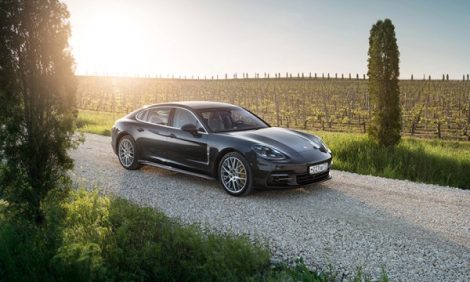 Авто с Яном Коомансом. Panamera Turbo: на дороге, гоночном треке и виноградниках