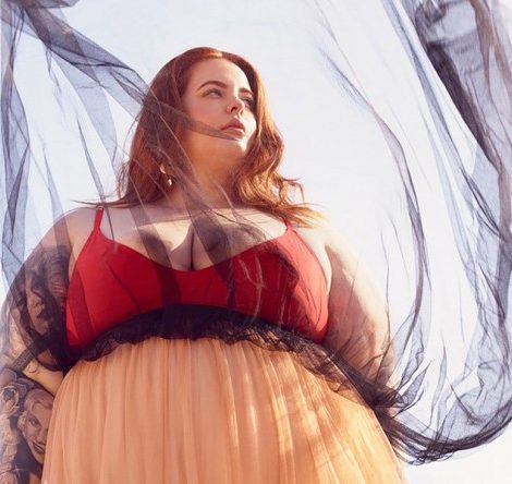 «Оставьте беспокойство при себе»:  модель plus-size Тесс Холлидей отвечает хейтерам