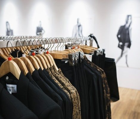 Style Notes: столичные модницы в образах Uniqlo х Carine Roitfeld