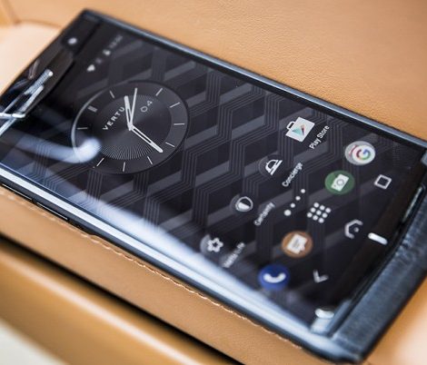 Механизмы с Яном Коомансом: Vertu The New Signature Touch, или Роскошь в деталях