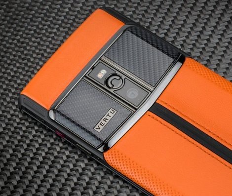 Механизмы: новый смартфон в коллекции VERTU Signature Touch Carbon Sport