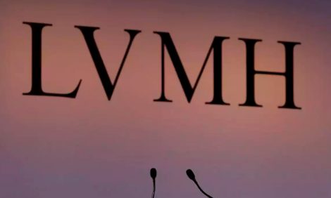 На косметических фабриках LVMH начнут производить санитайзеры для рук