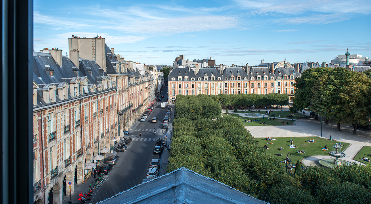 Cour des Vosges в Париже