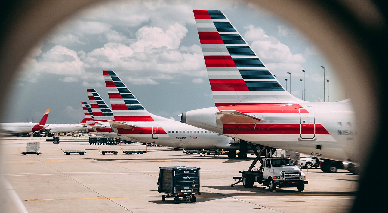 Пассажира без маски сняли с рейса American Airlines в Нью-Йорке