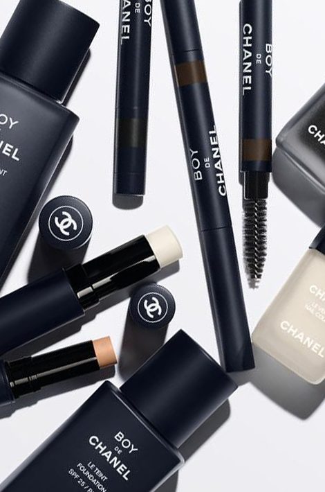 Линейка мужского макияжа Chanel пополнилась лаком для ногтей и другими новинками