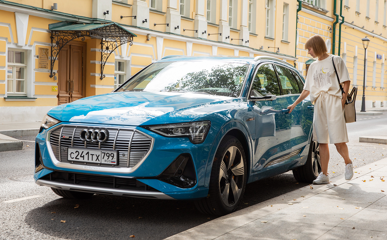 Вика Газинская и Audi e-tron