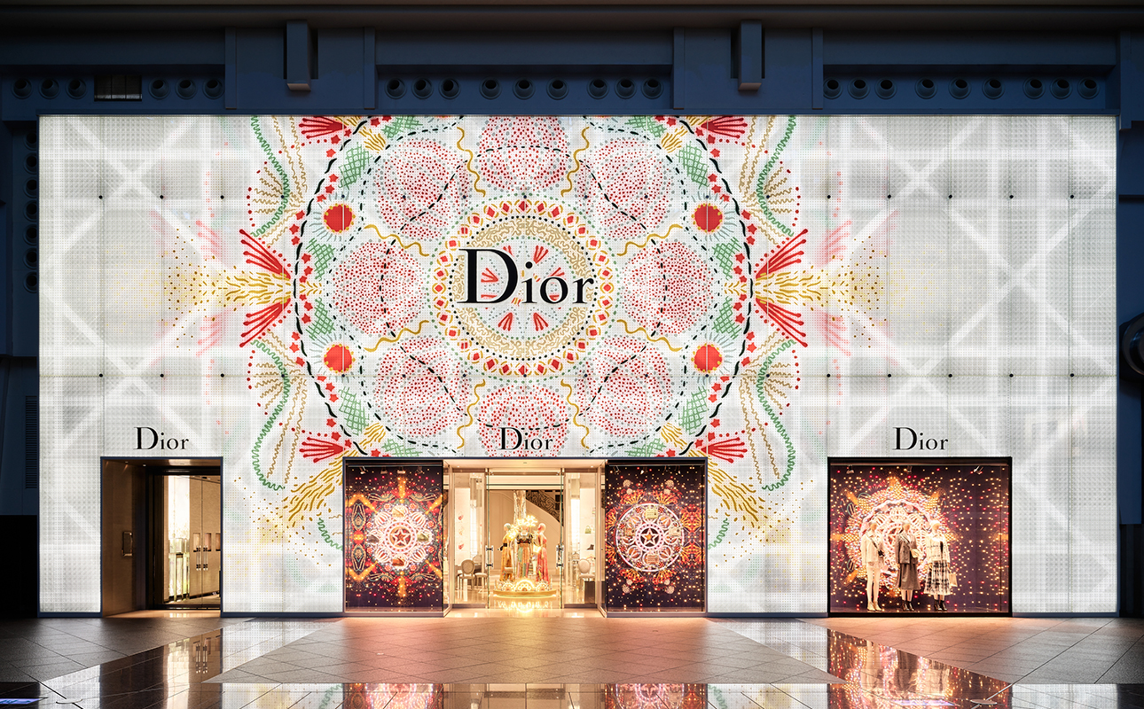 Дизайн & Декор: рождественские декорации бутиков Dior — и немного оливок