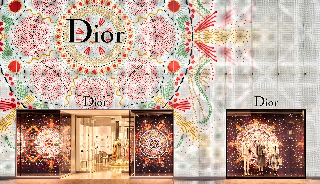 Дизайн & Декор: рождественские декорации бутиков Dior — и немного оливок