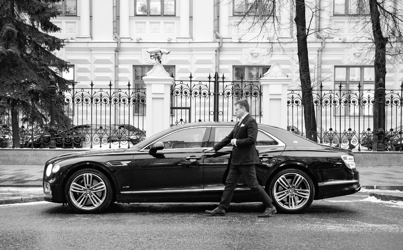 Константин Андрикопулос и Bentley Flying Spur  