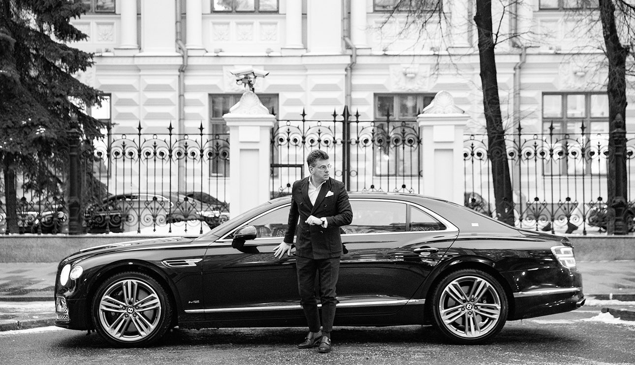 Константин Андрикопулос и Bentley Flying Spur