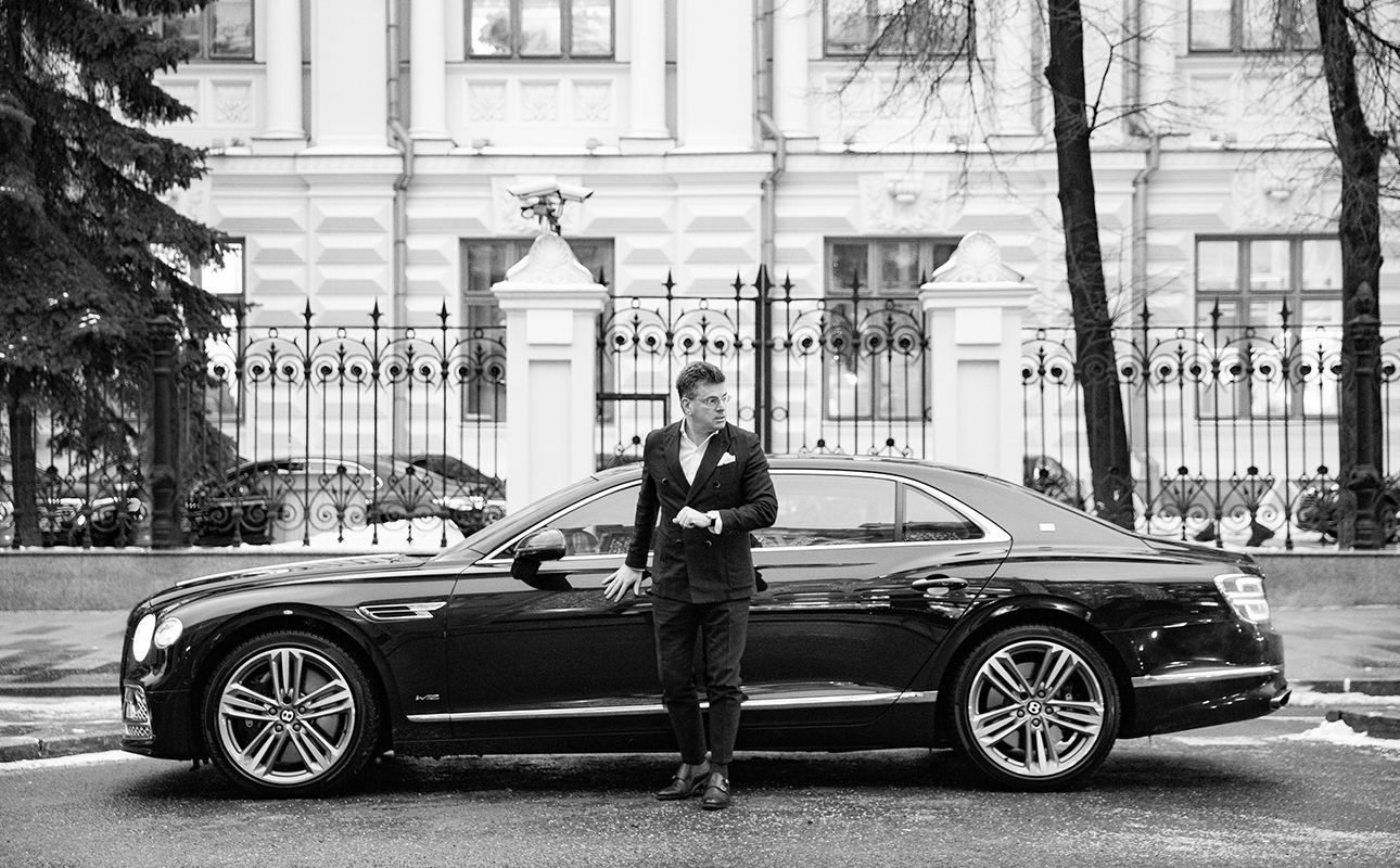 Константин Андрикопулос и Bentley Flying Spur