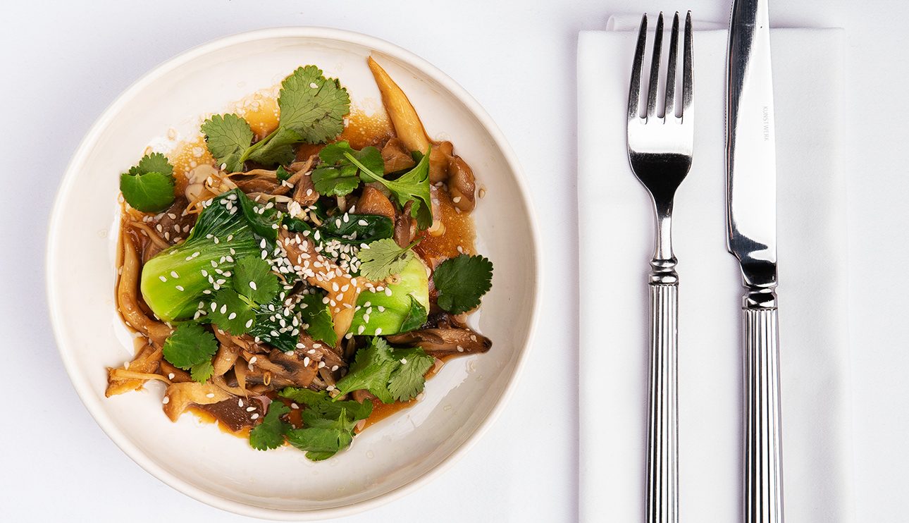 Едим не дома: День этикета в Narval, пятничные посиделки в «Купцы и устрицы» и съедобный Ретроградный Меркурий в «Депо. Москва»