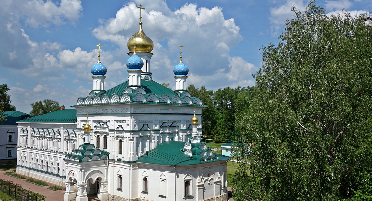 Восстановленный Успенский храм на территории Иверского монастыря