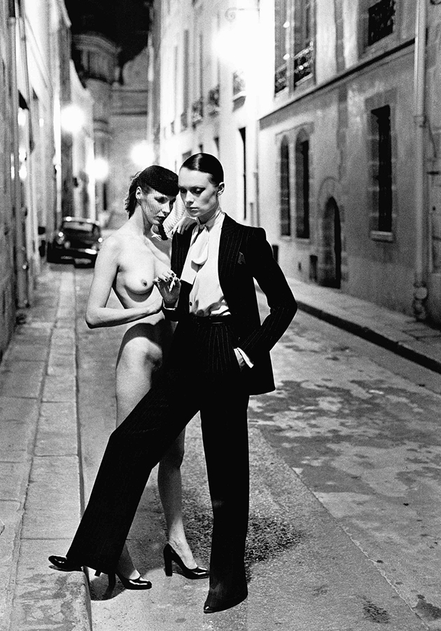 Улица Обрио. Париж. 1975. © Helmut Newton Foundation.