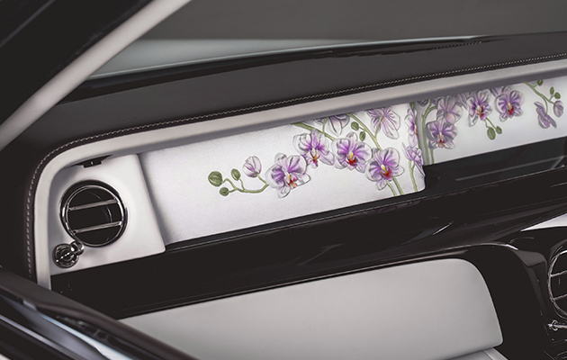 Rolls-Royce Motor Cars представляет уникальный Phantom Orchid, созданный в коллаборации с художницей Хелен Эми Мюррей специально для рынка Сингапура