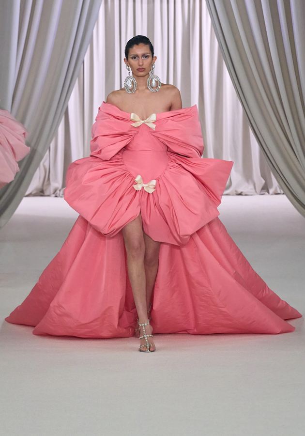 Кутюрная коллекция Giambattista Valli — ода эскапизму