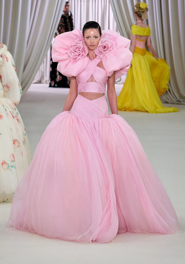 Кутюрная коллекция Giambattista Valli — ода эскапизму