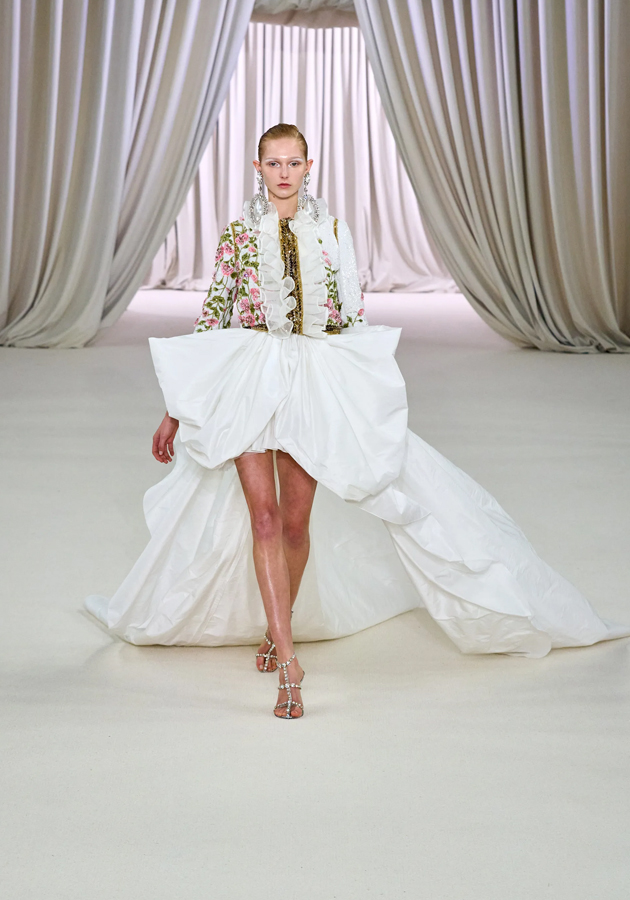 Кутюрная коллекция Giambattista Valli — ода эскапизму