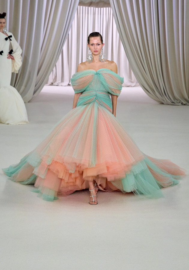 Кутюрная коллекция Giambattista Valli — ода эскапизму