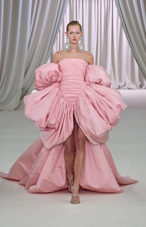 Style Notes: кутюрная коллекция Giambattista Valli&nbsp;&mdash; ода эскапизму