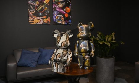 Идея подарка: &laquo;мишки&raquo; Bearbrick&nbsp;&mdash; в&nbsp;честь 55-летия &laquo;Космической Одиссеи&raquo; Кубрика, для красивого признания в&nbsp;любви под Элвиса и&nbsp;эстетских разговоров об&nbsp;искусстве