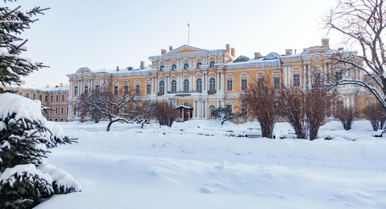 Питер Weekly: Белоснежный бал Иоганна Штрауса, Christmas Market в Особняке Мясникова, выставка-приключение «Тайна забытых сказок» и ресторан CHANG