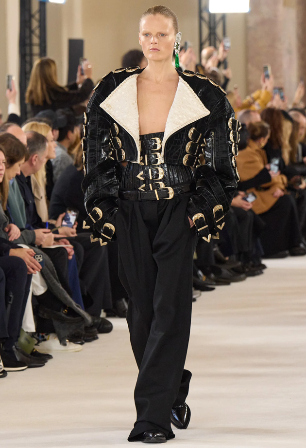 Style Notes: кутюрный показ Schiaparelli весна 2024