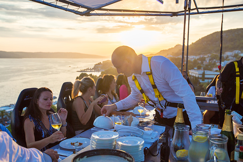 С высоты птичьего полета: ресторанный проект Dinner in the Sky в Монако