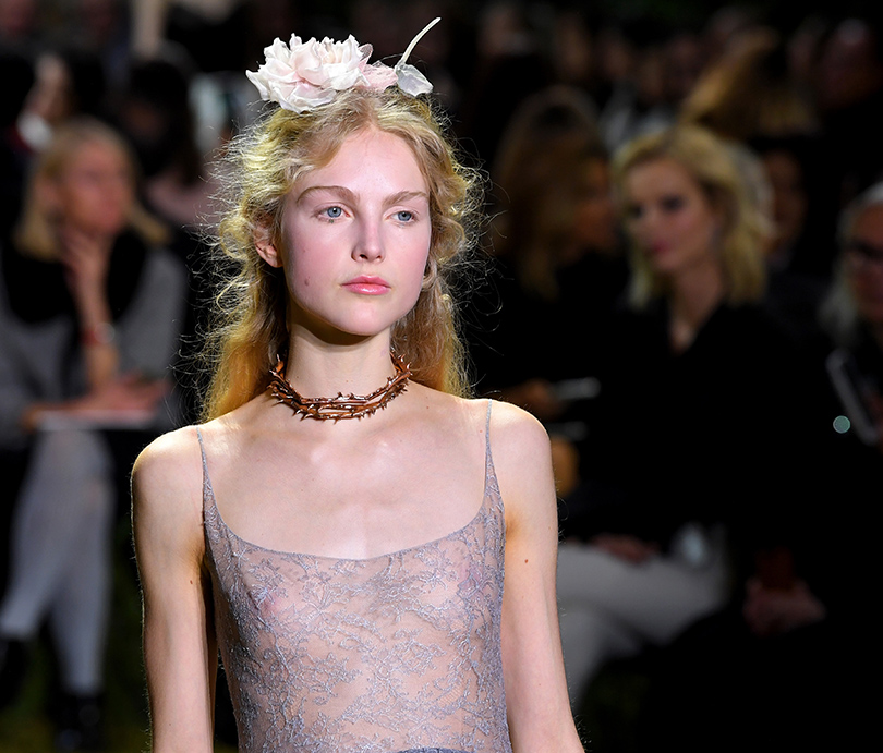Уроки красоты с Евгенией Ленц: повторяем модные образы с показа Dior Haute Couture