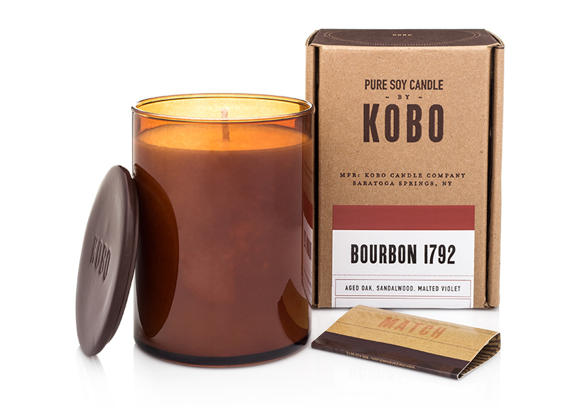 Коллекция Kobo Candles. Наш фаворит — «респектабельная» свеча Bourbon 1792 из харизматичной и волнующей мужской линейки Wood Block