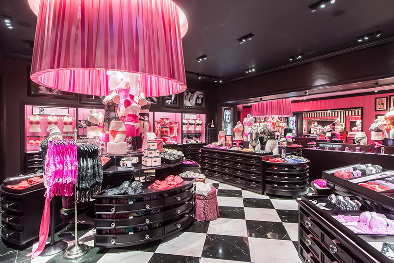 Style Notes: секреты Victoria’s Secret. Как превратить бренд в культурный феномен? Бутик Victoria’s Secret. ТРЦ «Европейский», пл. Киевского вокзала, 2