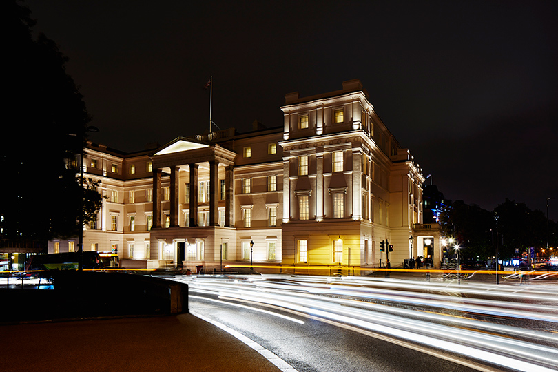 Идея дня: чайная церемония в The Lanesborough в честь принцессы Шарлотты и Елизаветы II