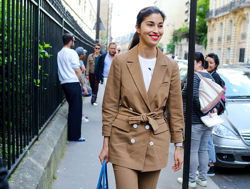 Street Style: лучшие образы на неделях мужской моды. Модный редактор Кэролайн Исса