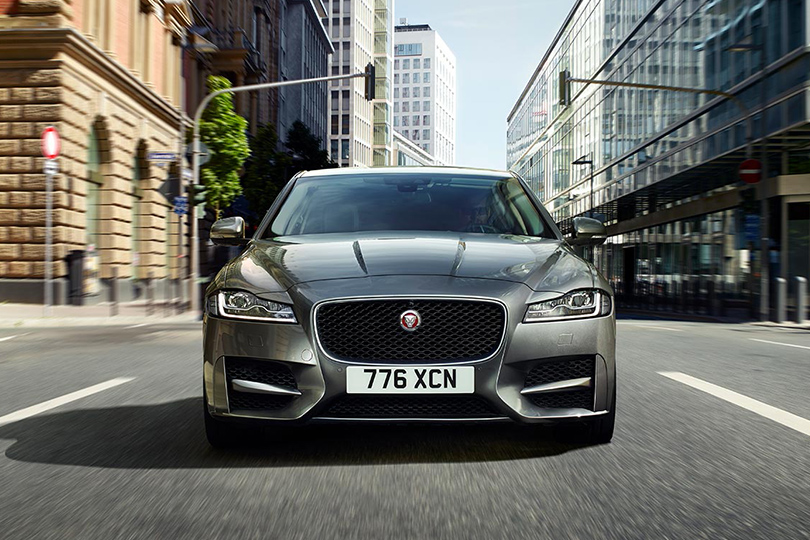 Авто с Яном Коомансом: тест-драйв Jaguar XF