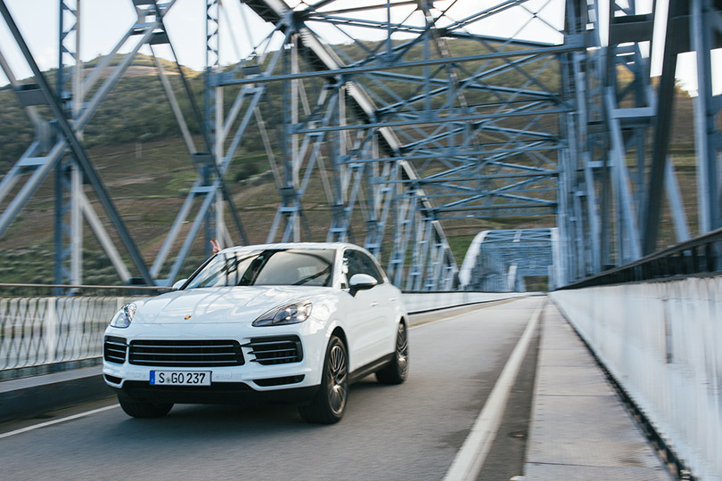 Авто с Яном Коомансом. Новый Porsche Cayenne: три — счастливое число?