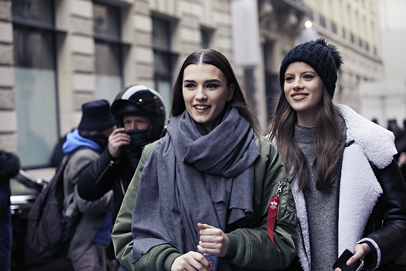 Street Style: эксклюзивные фотографии с третьего дня Недели Haute Couture в Париже в объективе Ино Ко