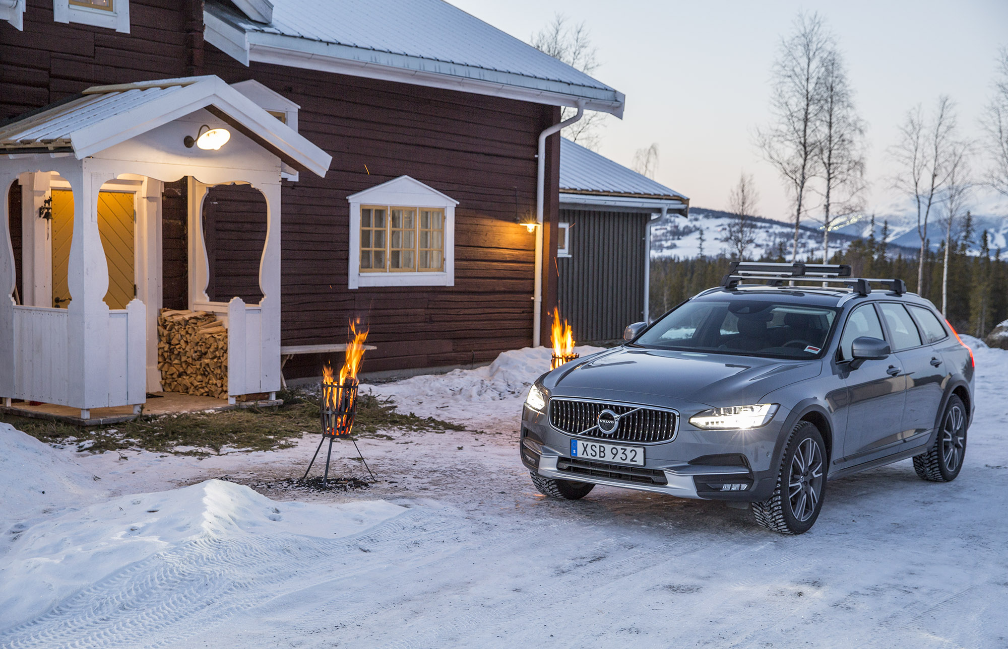 Cars with Jan Coomans. Cold Swedish Adventure: Volvo’s Get Away Lodge and the new V90 Cross Country