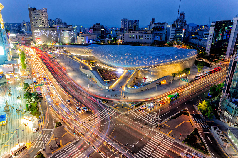 Увидеть футуристический проект Захи Хадид Dongdaemun Design Plaza