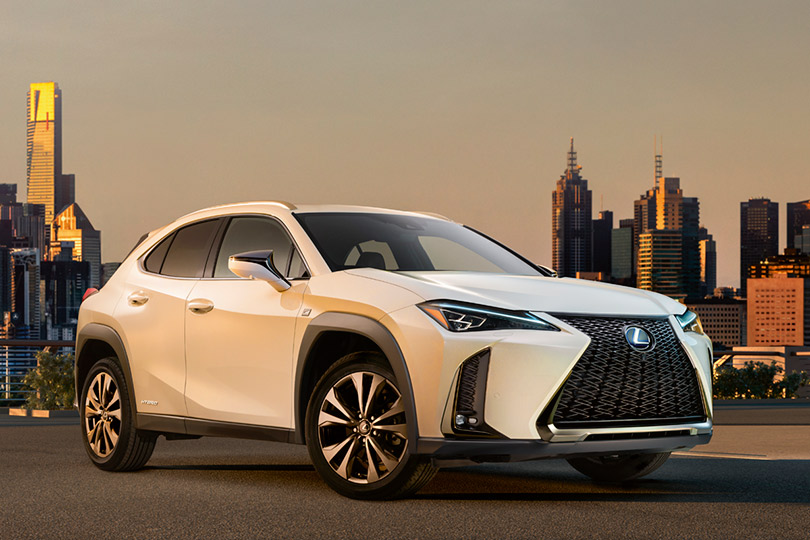 Компактный городской кроссовер Lexus UX