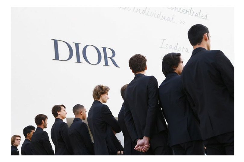 Танцы на ипподроме: шоу Dior в рамках Недели моды в Париже